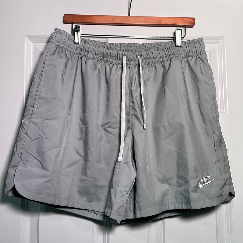 NEW Mens Nike Gray Sportswear Athletic Woven Lined Flow Gym Shorts Size - L